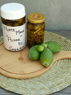 A picture of Lasoory (gum berry) ka achar😋💚.