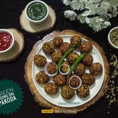 A picture of Green Moong Dal Pakoda (Mumbai Style).