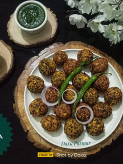 A picture of Green Moong Dal Pakoda (Mumbai Style).