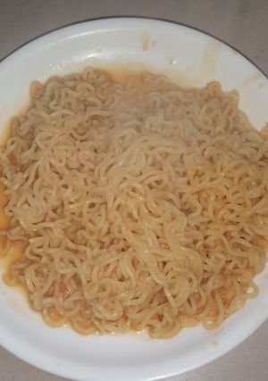 मैगी नूडल्स (Maggi noodles recipe in Hindi) रेसिपी मुख्य फोटो