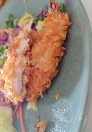 Una foto de Pollo apanado en Doritos horneado