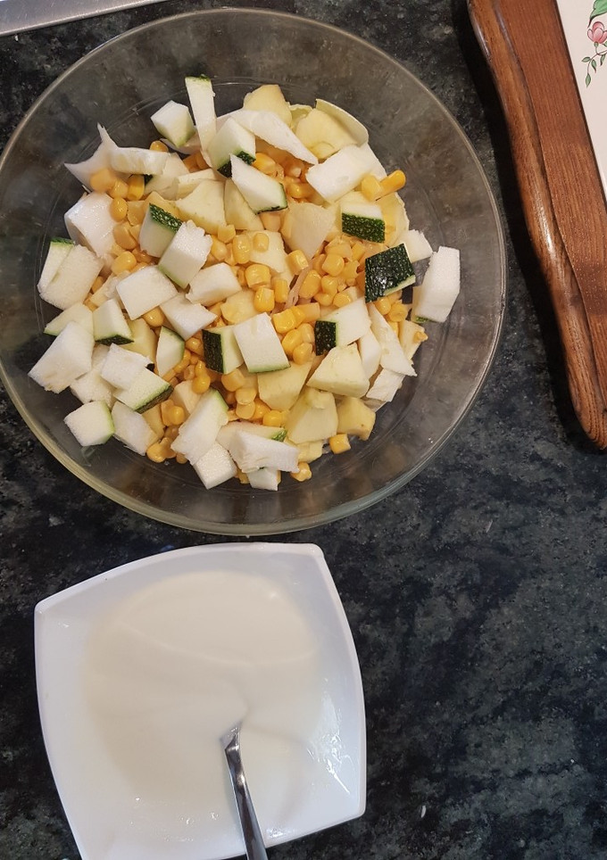 Una foto de Ensalada de endivia y manzana con salsa de yogurt