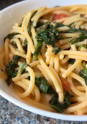 Spagetti tejszínes spenóttal 🌱 recept fotója