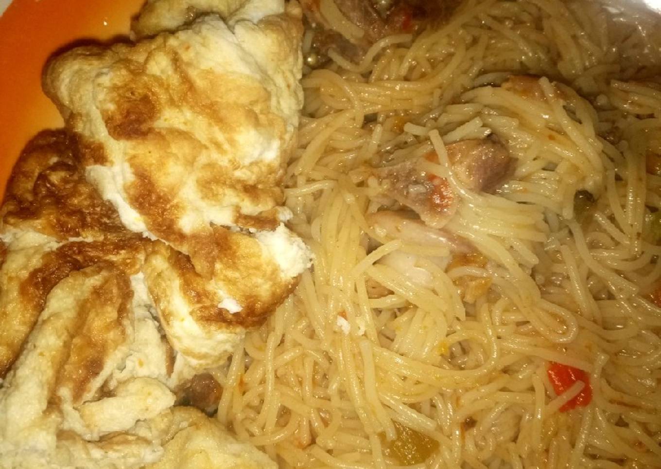 Spaghetti and fry egg