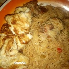 A picture of Spaghetti and fry egg.