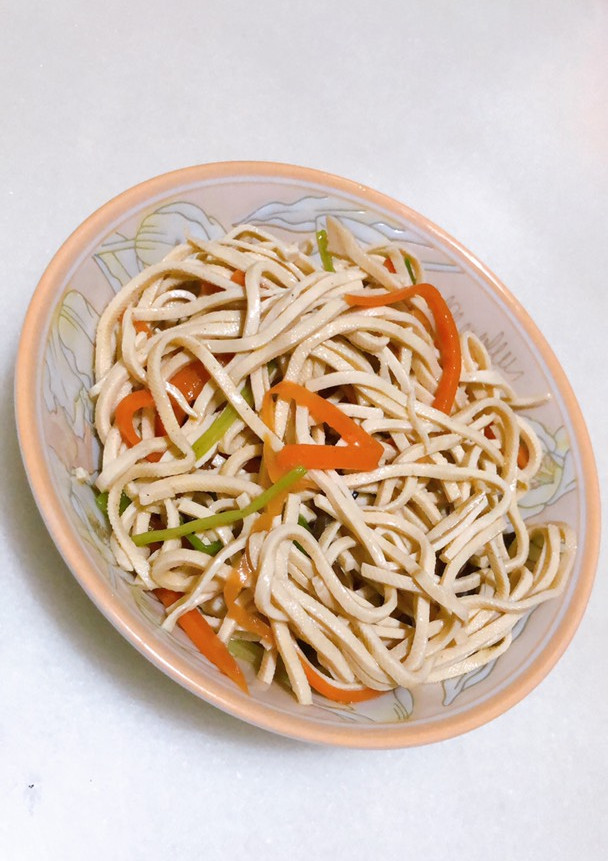 夏日涼拌小菜-涼拌豆乾絲 的食譜成品照片