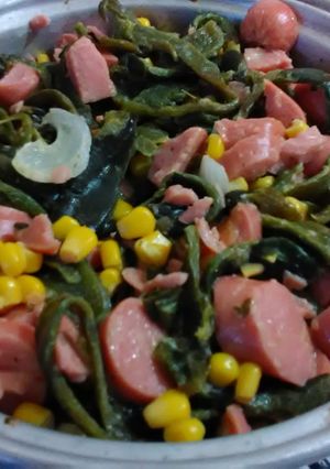 Una foto de Salchichas con rajas