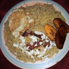 A picture of Indomie with suya.