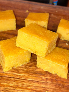 Una foto de Bocaditos dulces de naranja y zanahoria húmedos