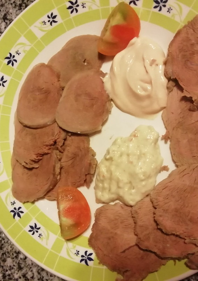Una foto de Falso peceto con dos dips