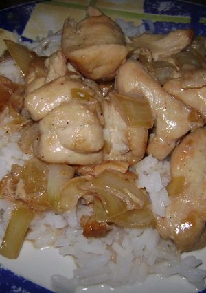 Una foto de Pollo con arroz a la crema
