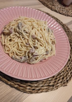 Una foto de Espaguetis Carbonara 🍝