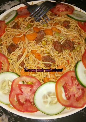 A picture of Stir fry spaghetti.