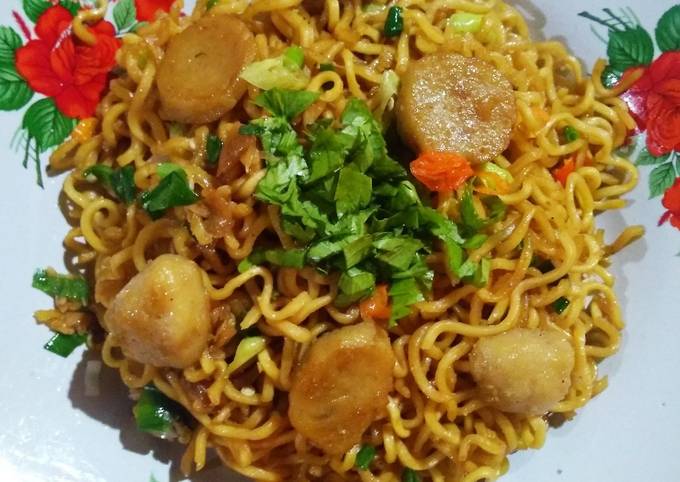 Mie Goreng Bakso Pedas (Non Instan)