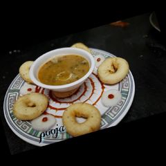 A picture of Vada sambar.