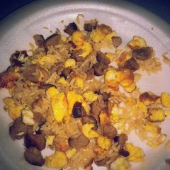 A picture of Hot rice with sausages and scramble eggs.