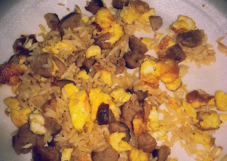 Hot rice with sausages and scramble eggs