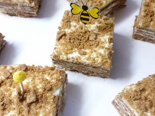 🐝كيكة العسل الروسيه بأسهل طريقه🐝