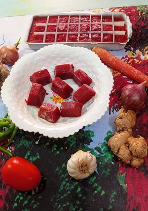 ફ્રોઝન ટામેટા ગ્રેવી (Frozen Tomato Gravy Recipe In Gujarati) રેસીપી મુખ્ય ફોટો