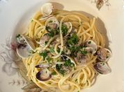 Una foto di pasta alle vongole