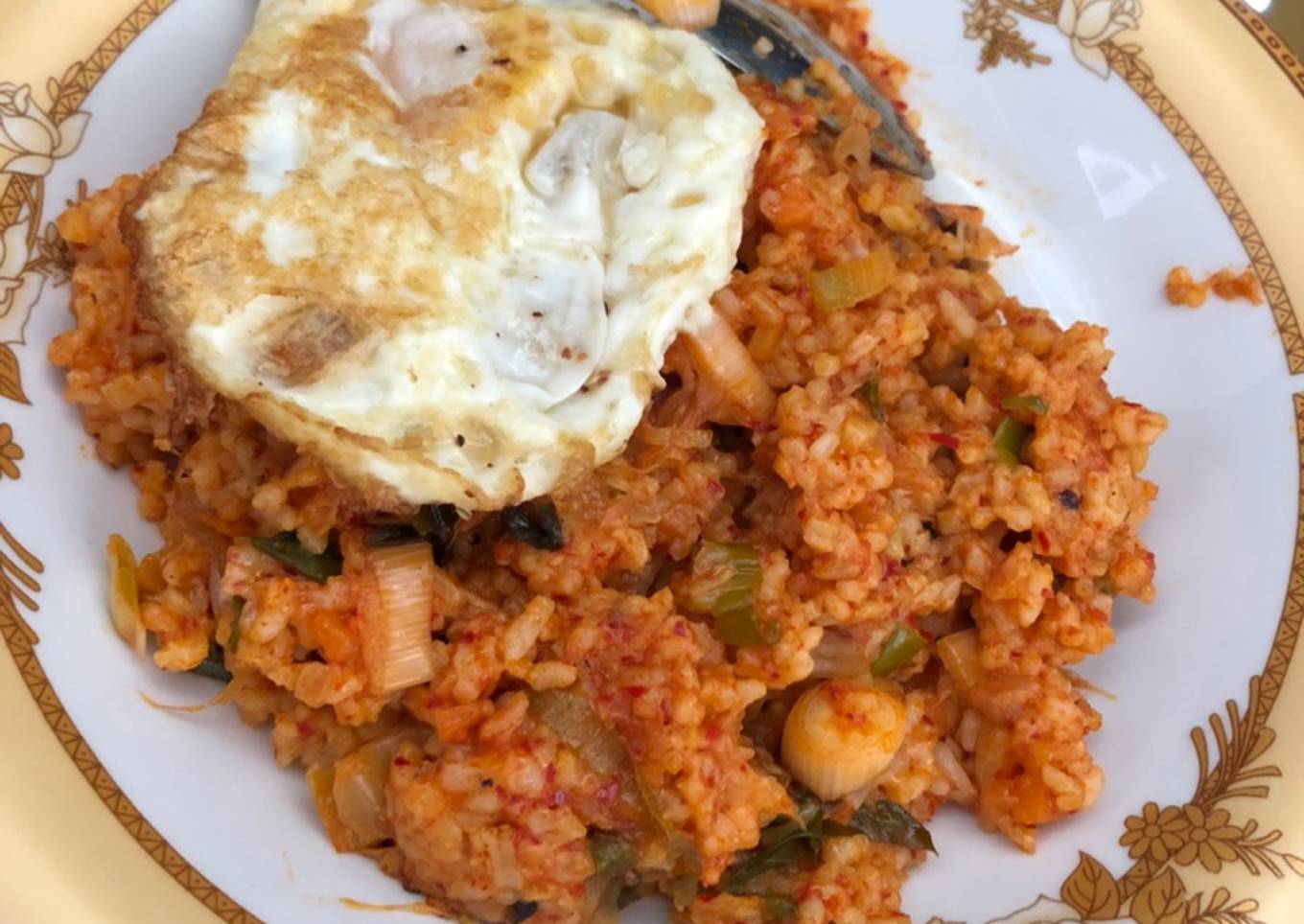 Kimchi fried rice (Kimchi Bokkeumbap, 김치 볶음밥) simple & easy!