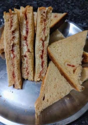 ब्रेड बटर जैम (Bread Butter jam recipe in hindi) रेसिपी मुख्य फोटो