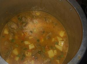 Una foto de Estofado de carne en verduras
