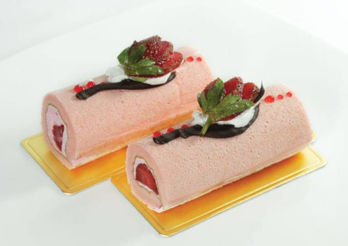 Mini strawberry roll cake