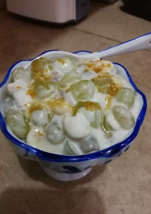 A picture of Creamy grape salad.