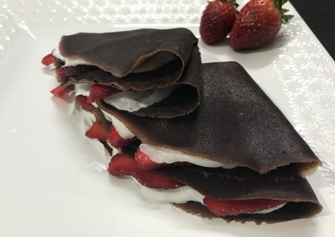 Eggless crêpes breakfast