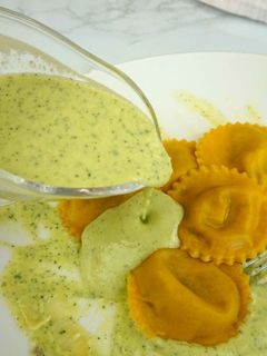 Una foto de Salsa ligera de calabacín para pasta