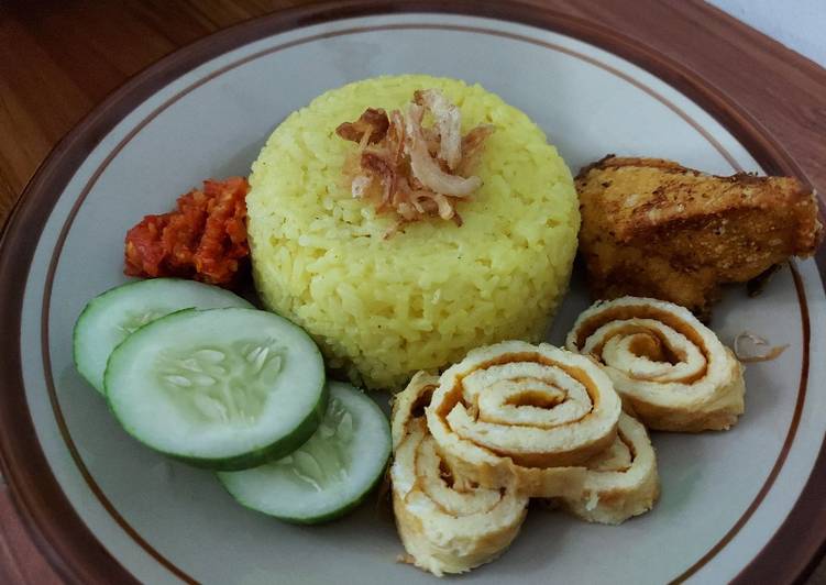 Bagaimana mengolah Nasi kuning rice cooker Anti Gagal