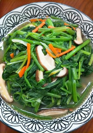 鮮菇炒菠菜 的食譜成品照片
