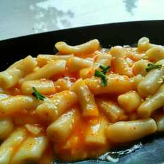 A picture of Kue Beras/ tteokbokki.