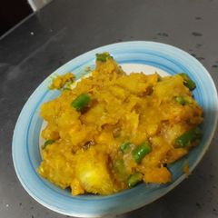 Porriage yam with green peas A picture of Porriage yam with green peas.