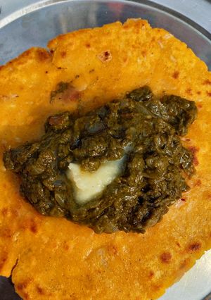 A picture of Makke ki roti.