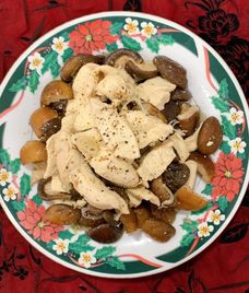 thịt gà xào nấm