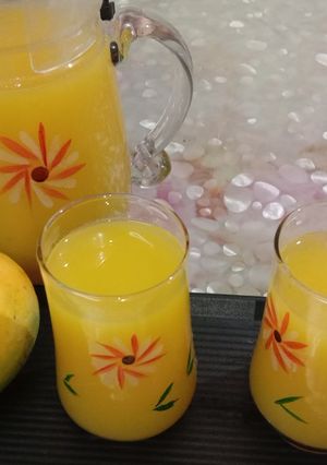 इंस्टेंट मैंगो फ्रूटी (instant mango frooti recipe in Hindi) रेसिपी मुख्य फोटो