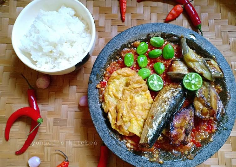 Penyetan iwak PE sambel tomat trasi