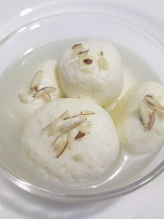 ছানার স্পঞ্জ রসগোল্লা 🙂 রেসিপির প্রধান ছবি