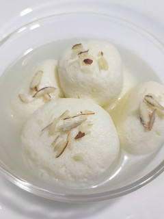 ছানার স্পঞ্জ রসগোল্লা 🙂 রেসিপির প্রধান ছবি