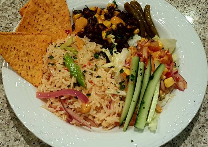 Mexican vegetarian salad bowl