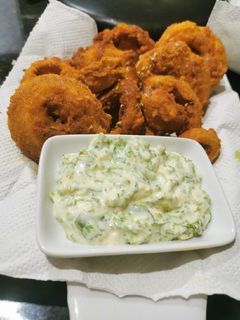 Una foto de Aros de Cebolla relleno con Queso