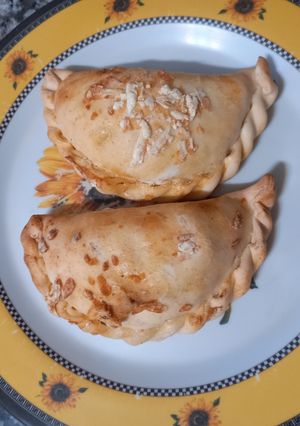 Una foto de Empanadas de Jamón y Queso con Salsa Blanca (baja en sodio) (Cocina Fácil Parte VI)