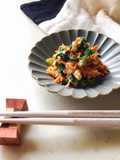 Sugar-free.Spinach and carrot salad dressed with "Tofu" and "Amazake"