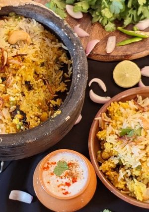 A picture of Hyderabadi Veg Dum Biryani.