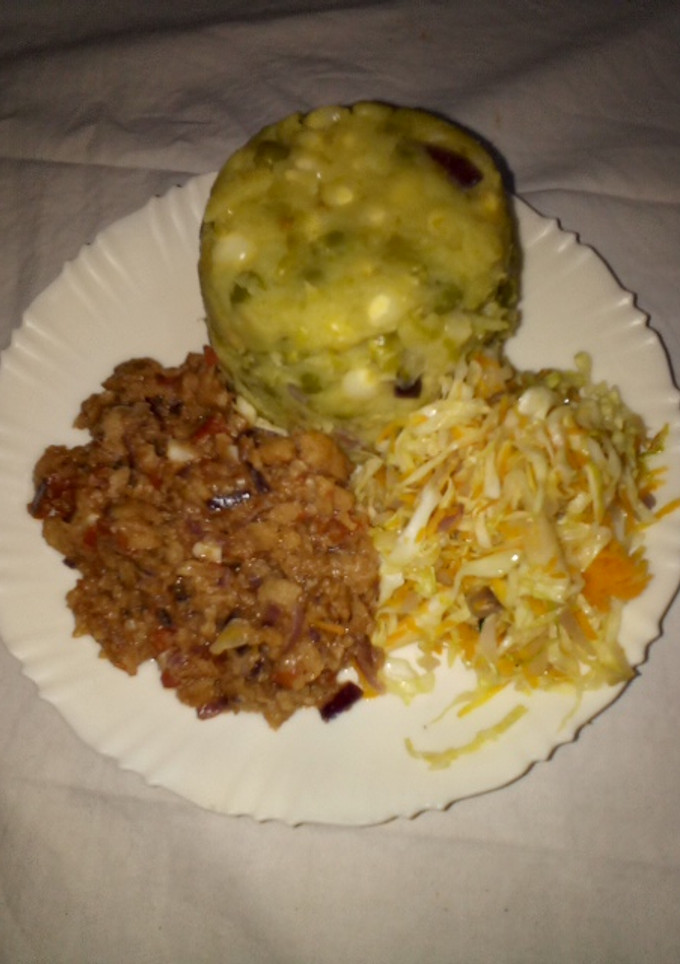 A picture of Mokimo,Soy minced chunks served with salad.
