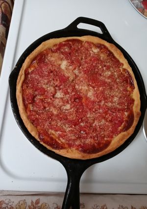 A picture of Chicago deep dish pizza.