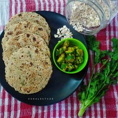 Oats Coriander Biscuit Bhakhri A picture of Oats Coriander Biscuit Bhakhri.
