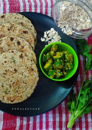 A picture of Oats Coriander Biscuit Bhakhri.